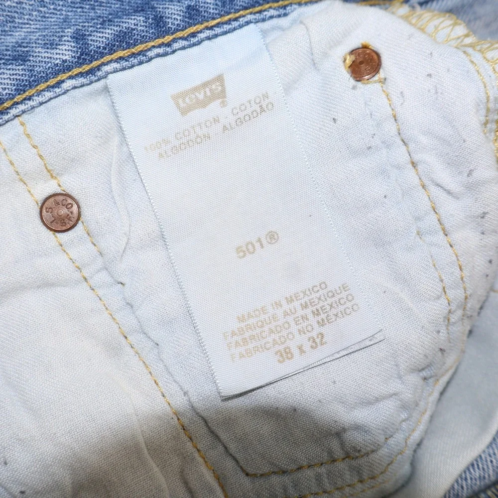 Levis 501 Men Original Fit Button Fly Straight Leg Light Wash Blue Jeans 38 x 32